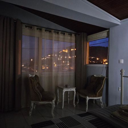 Με Θέα Το Κάστρο Apartamento Nafpaktos Exterior foto